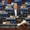 Le ministre des Communications, Fahmi Fadzil, s'exprime devant le Parlement malaisien. Photo : VNA