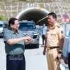 Le Premier ministre Pham Minh Chinh inspecte le tronçon Quang Ngai - Hoai Nhon du projet d'autoroute. Photo : VNA 