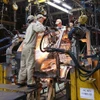 Fabrication des châssis automobiles à l’aide d’équipements de soudage spécialisés, à l’usine automobile VEAM, située dans le parc industriel de Bim Son. Photo: VNA
