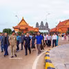 Des représentants vietnamiens et cambodgiens au poste-frontière international de Meun Chey (Cambodge). Photo : VNA