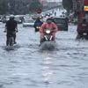 La zone située au pied du pont Niem, dans le quartier d’An Bien, à Hai Phong, est fortement inondée. Photo : VNA
