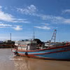 Des navires de pêche amarrés au port de pêche de Dinh An, commune de Dai An, province de Vinh Long. Photo: VNA 