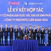 Lors de la cérémonie de signature. Photo : https://vnexpress.net/