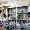 Le programme s’adresse aux entreprises de production et de distribution pharmaceutiques ainsi qu’aux établissements de vente au détail. Photo : VNA