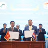 Des représentants de la province de Stoeng Treng et de la société par actions Phu Tai (province de Gia Lai) ont signé un protocole d'accord portant sur l'étude des investissements dans la plantation de grandes forêts d'arbres. Photo : VNA