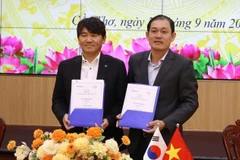 Signature d'un protocole de coopération entre le Département des sciences et technologies de la ville de Cân Tho et une entreprise sud-coréenne - Photo : tuoitre.vn