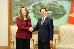Le vice-Premier ministre vietnamien Bùi Thanh Son reçoit Ghada Waly, secrétaire générale adjointe des Nations Unies, directrice exécutive de l'Office des Nations Unies contre la drogue et le crime (ONUDC) et directrice de l'Office des Nations Unies à Vienne. Photo : VGP