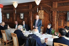 L'ambassade du Vietnam en Suisse organise une rencontre avec des amis suisses. Photo: VNA