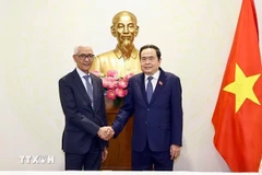 Le président de l'Assemblée nationale, Tran Thanh Man (à droite), et le président de la Chambre des représentants du Maroc, Rachid Talbi El Alami, dans l'après-midi du 21 janvier 2025, à Can Tho. Photo : VNA