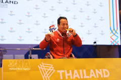 Le para-haltérophile Le Van Cong. Photo : VNA