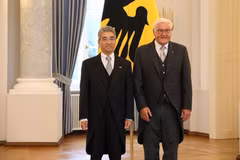 Le président allemand Frank-Walter Steinmeier (à droite) et l'ambassadeur du Vietnam en Allemagne Nguyên Dac Thành. Photo: VNA 
