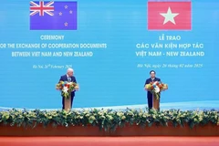 Le Premier ministre Pham Minh Chinh et son homologue néo-zélandais donnent une conférence de presse conjointe. Photo: VNA