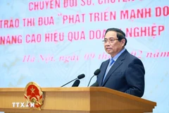 Le Premier ministre Pham Minh Chinh, président du Conseil central d'Émulation et de Récompense préside la cérémonie de lancement de deux mouvements majeurs. Photo : VNA