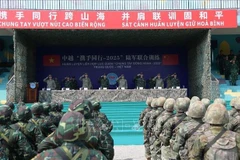 Panorama de la cérémonie de clôture de l'exercice d'entraînement militaire conjoint entre les forces terrestres vietnamiennes et chinoises. Photo: VNA