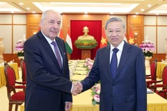 Le secrétaire général du Parti Tô Lâm (droite) et le président hongrois Sulyok Tamás. Photo: VNA
