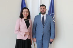 L’ambassadrice du Vietnam en Bulgarie, Nguyên Thi Minh Nguyêt et le ministre bulgare des Affaires étrangères, Georg Georgiev. Photo : VNA