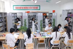 La bibliothèque du lycée Kim Lien. Photo: VNA