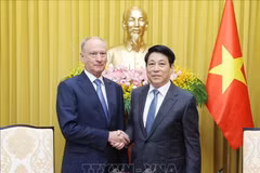 Le président vietnamien Luong Cuong (à droite) et Nikolaï Patrouchev, conseiller du président russe et président du Conseil maritime de Russie, Photo : VNA