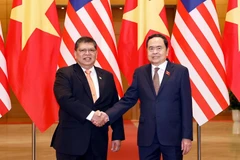 Le président de l'Assemblée nationale (AN) du Vietnam, Trân Thanh Mân (droite) et le président de la Chambre des représentants malaisienne et président de l'AIPA-46, Dato' Johari Bin Abdul en octobre 2024. Photo: VNA