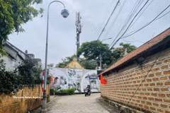 Les ruelles du village ancien de Duong Lam, à Hanoï, sont préservées et restaurées, contribuant ainsi au développement d’un réseau d’espaces patrimoniaux liés à la vie communautaire et au tourisme culturel. Photo : VNA