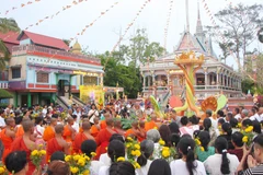 Cérémonie de procession de Maha Songkran célébrant le Nouvel An khmer à la pagode Sro Lon, située dans la commune de Dai Tam, district de My Xuyen, province de Soc Trang. Photo : Chanh Da / VNA