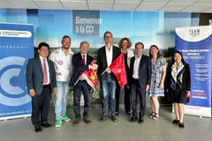 Dans le cadre de sa visite de travail de l’ambassadeur du Vietnam en France, Dinh Toàn Thang, dans la région Normandie, de nombreux représentants d’entreprises locales. Photo : VNA
