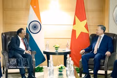 Le secrétaire général du Parti communiste du Vietnam et président de la République, To Lam et le conseiller à la sécurité nationale de l’Inde, Ajit Doval. Photo: VNA