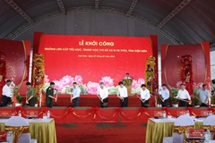 Le secrétaire général du Parti communiste du Vietnam (PCV), Tô Lâm assiste le 27 juillet à la cérémonie de lancement des travaux de l’école inter-niveaux primaire et secondaire de Si Pa Phin, dans la province montagneuse de Diên Biên. Photo : VNA