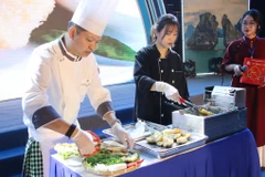  L'art de la fabrication de galettes de seiche d'Ha Long. Photo: https://baoquangninh.vn/ 