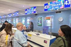 Les premiers passagers du vol Minsk–Nha Trang. Photo: VNA