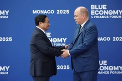 Le Prince Albert II de Monaco (à droite) et le Premier ministre Pham Minh Chinh, Photo : VNA