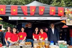 Au stand vietnamien. Photo : VNA
