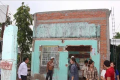 Construction d'une maison pour un ménage pauvre à Bac Lieu. Photo : VNA