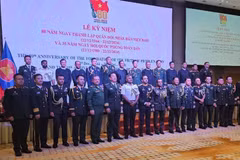L’ambassade et le bureau des attachés de défense du Vietnam au Myanmar ont organisé le 19 décembre une cérémonie marquant le 80e anniversaire de la fondation de l'Armée populaire du Vietnam (APV). Photo : VNA