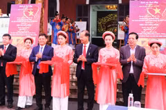 Lors du lancement des activités de la Semaine de célébration de la Journée du patrimoine culturel vietnamien. Photo : VNA