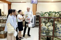 La poterie de Chu Dâu émerveille les invités de l'APEC à Hai Phong