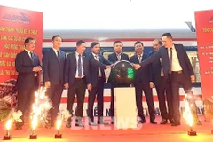 Le 19 décembre, la Compagnie générale des chemins de fer du Vietnam (VNR) a inauguré l'ouvrage de modernisation de 162 voitures de voyageurs, représentant un investissement de plus de 60 milliards de dôngs. Photo : VNA