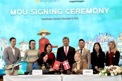 Vietnam Airlines a signé un accord de coopération stratégique avec Greater Copenhagen Connected sur la promotion du tourisme et le développement du marché en Europe du Nord, jetant ainsi les bases d'un développement des activités de promotion des destinations vietnamiennes. Photo: VNA
