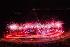 Le premier spectacle au Vietnam à deux records mondiaux reconnus par le Livre Guinness des records. Photo : Sun Group
