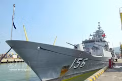 Le navire HMAS Toowoomba de la marine australienne accoste au port de Tien Sa. Photo: VNA