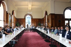 Table ronde entre les communautés d'affaires vietnamienne et australienne au Parlement de Victoria. Photo : VNA
