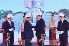 Le 10 janvier, le Premier ministre vietnamien Pham Minh Chinh (2e à gauche) et son homologue lao Sonexay Siphandone ont participé à la cérémonie de mise en chantier du Parc de l'amitié Laos-Vietnam, Photo : VNA