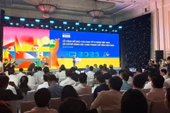 Cérémonie d'annonce du Rapport économique du secteur privé vietnamien et de l'Indice de compétitivité provinciale 2025. Photo : vccinews.vn.