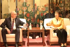 La directrice générale de l’Agence vietnamienne d’Information (VNA), Vu Viet Trang, et le directeur général de l’agence russe TASS, Andrey Kondrashov. Photo : VNA