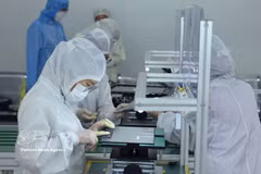 Chaîne d'assemblage d'ordinateurs portables de la Sarl Heesung Electronics Vietnam. Photo : VNA