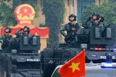 Des véhicules spéciaux de la police participent à la répétition du défilé. Photo: VNA