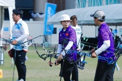 Les archers Dang Công Duc et Lê Pham Vân Anh ont remporté la médaille d’argent de l’épreuve mixte par équipes de l’arc à poulies. Photo: VNA