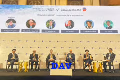 Des ambassadeurs à la session spéciale « Dialogue entre ambassadeurs – Partager les responsabilités pour la paix » dans le cadre de la 17e conférence internationale sur la Mer Orientale dans la matinée du 4 novembre à Da Nang. Photo : kinhtedothi.vn