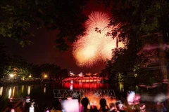 Feux d'artifice pour célébrer la Fête nationale le 2 septembre. Photo: VNA