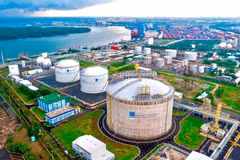 Projet d'entrepôt de GNL du Centre-Nord avec un investissement total de près de 27 000 milliards de dongs à Vung Ang, province de Hà Tinh. Photo: baohatinh.vn